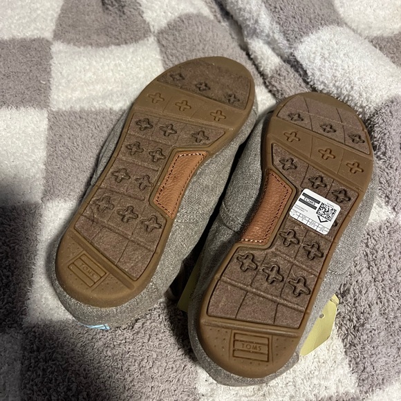 TOMS gray new - Picture 4 of 5